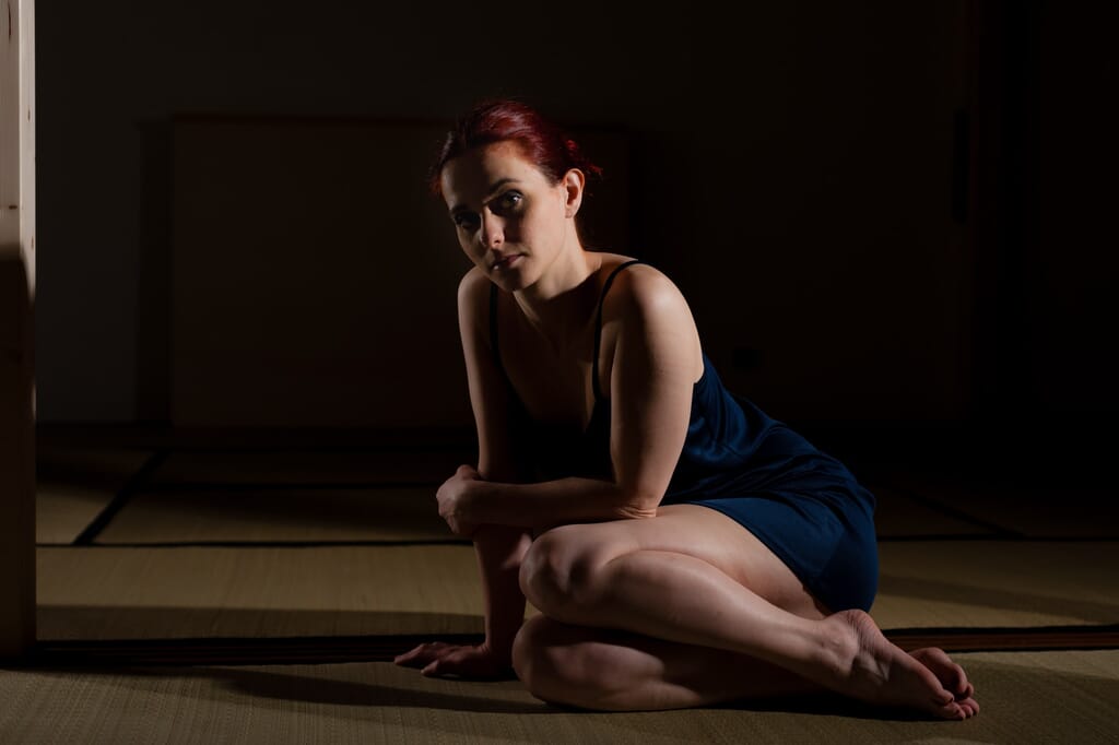 Ritratto finale di Marta Tenshiko seduta con calma sul tatami dopo il floorwork